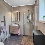 5 Bedroom Gorgeous In Bremnes
