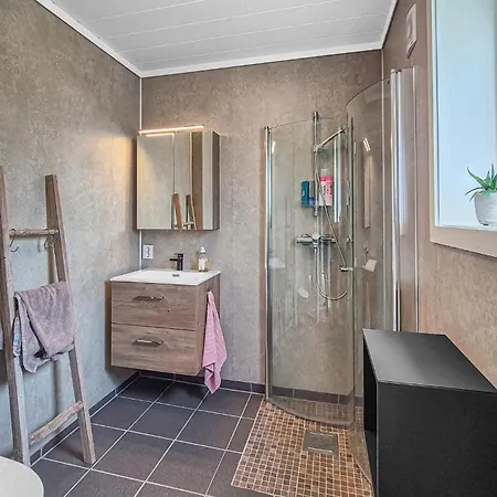 Wunderschönes Haus Mit 5 Schlafzimmern In Bremnes